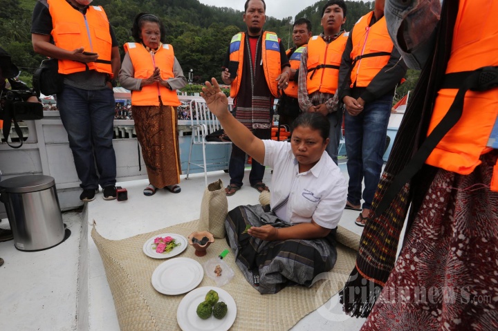 RITUAL TENGGELAMNYA KM SINAR BANGUN