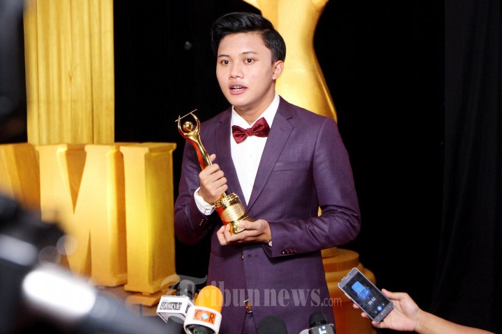 Rizky Febian Raih Dua Penghargaan AMI Awards 2016