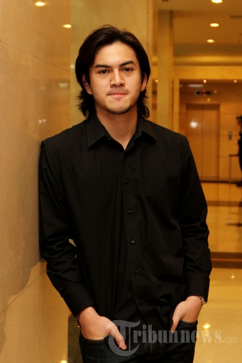 Pemain film Rizky Nazar saat menghadiri acara press screening film ILY From 38.000 di XXI Plaza Senayan, Jakarta Pusat, Selasa (28/6/2016). Rizky Nazar berperan sebagai Arga. 