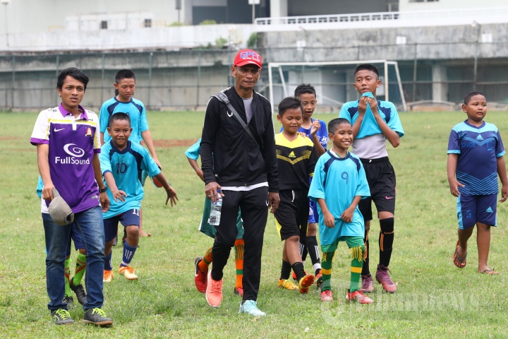 Rochy Putiray Bicara Sepakbola Nasional