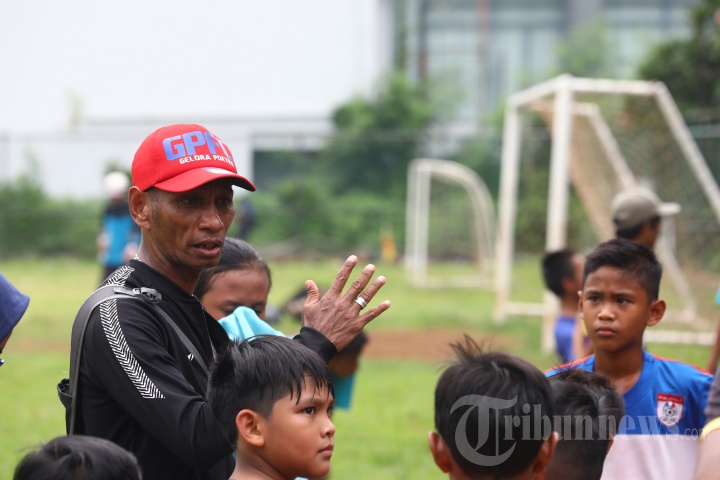 Rochy Putiray Bicara Sepakbola Nasional
