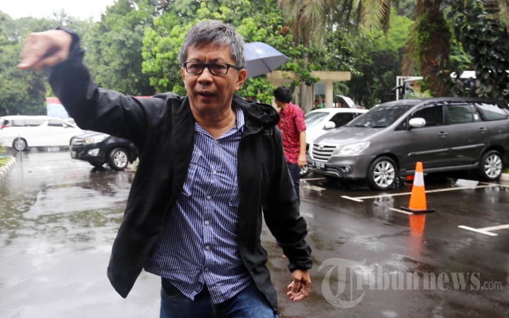 Rocky Gerung Penuhi Panggilan Polda