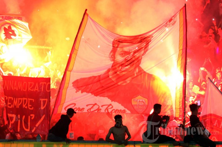 Romanisti Padati Stadion Utama GBK
