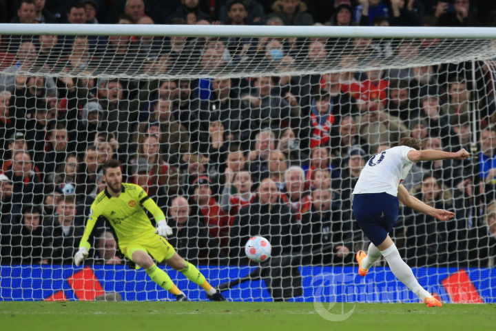 Ronaldo Hattrick, Manchester United Sikat Tottenham Hotspur 3-2