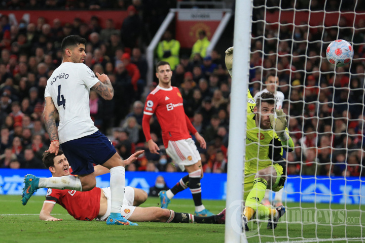 Ronaldo Hattrick, Manchester United Sikat Tottenham Hotspur 3-2