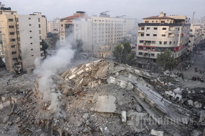 Rudal Israel Memporak-porandakan Kota Gaza di Palestina