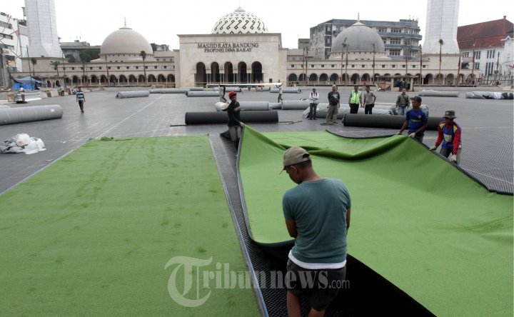Rumput Sintetis Taman Alun-Alun Bandung