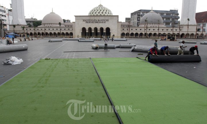 Rumput Sintetis Taman Alun-Alun Bandung