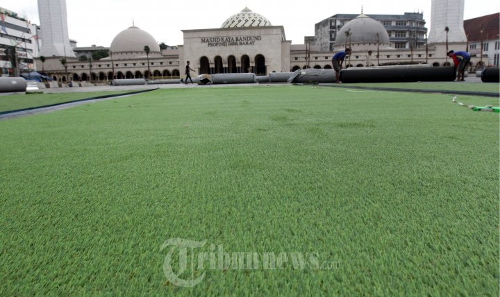 Rumput Sintetis Taman Alun-Alun Bandung
