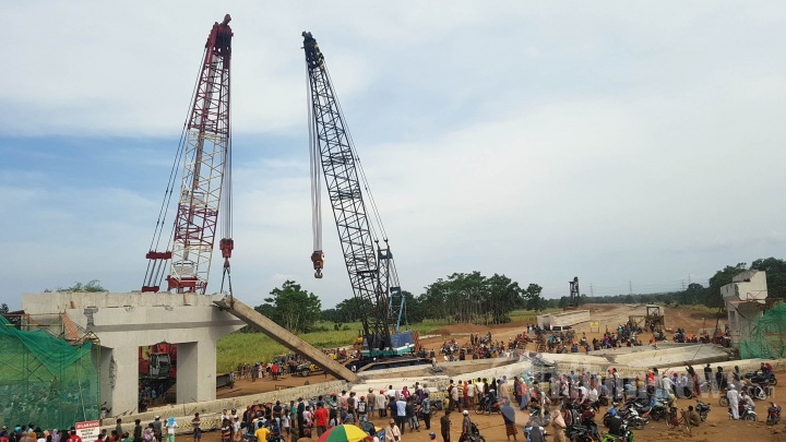 Runtuhnya Kontruksi Flyover Tol Pasuruan-Probolinggo
