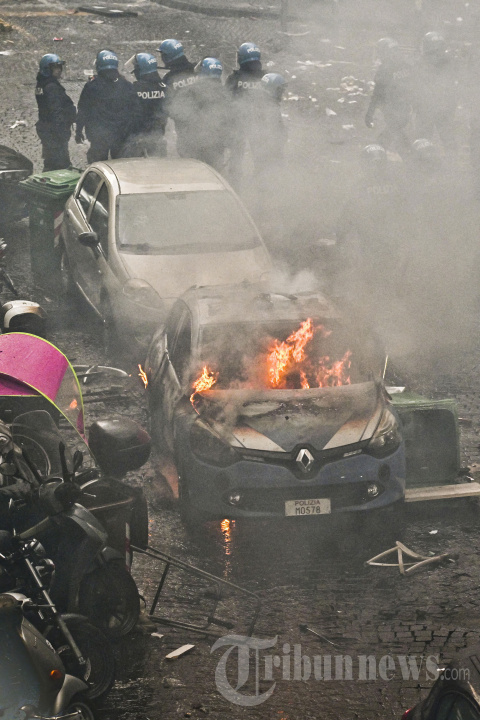 Rusuh di Luar Pertandingan Napoli vs Eintracht Frankfurt