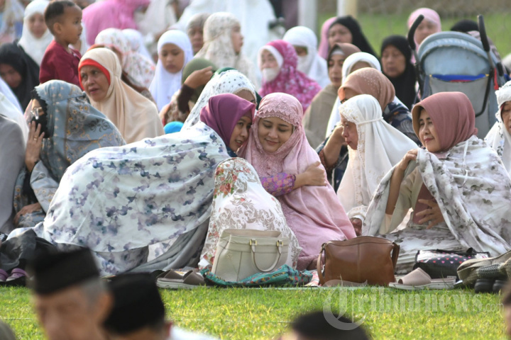 Salat Idul Fitri Jamaah Muhammadiyah di Stadion Gajayana