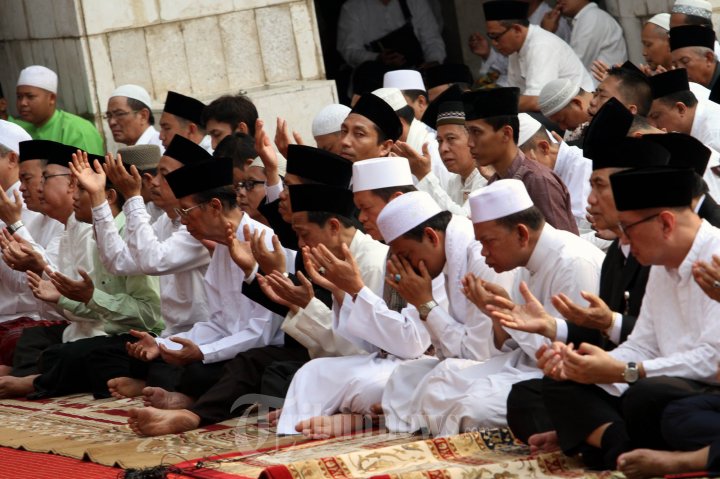 Salat Istisqa Meminta Turun Hujan Di Masjid Istiqlal