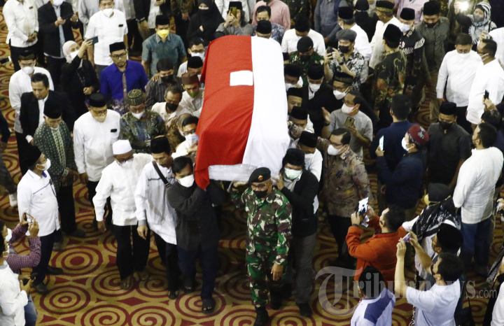 Salat Jenazah Ketua Dewan Pers Prof Azyumardi Azra