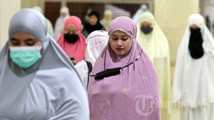 Salat Tarawih Pertama di Masjid Raya Makassar