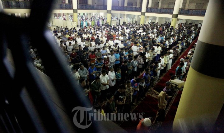 Salat Tarawih Pertama Sambut Ramadan 1437 H