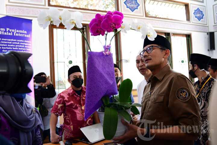 Sandiaga Resmikan Digital Marketing untuk Santripreneur