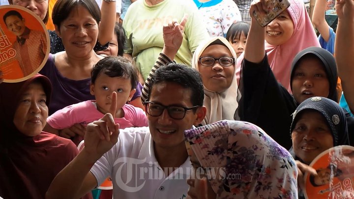 Sandiaga Uno Blusukan Temui Warga Patra Kuningan