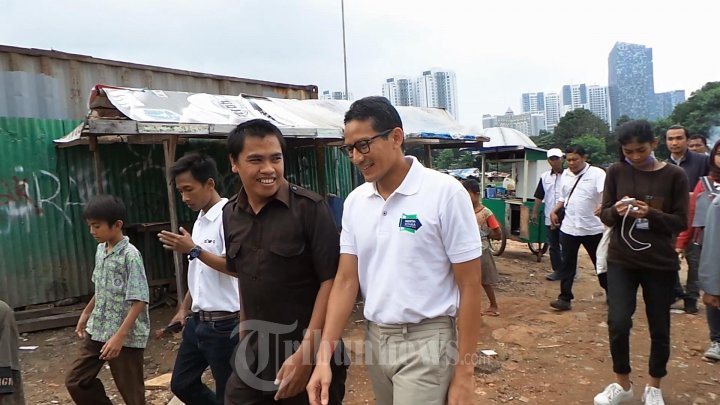 Sandiaga Uno Blusukan Temui Warga Patra Kuningan