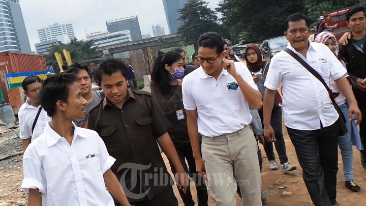 Sandiaga Uno Blusukan Temui Warga Patra Kuningan