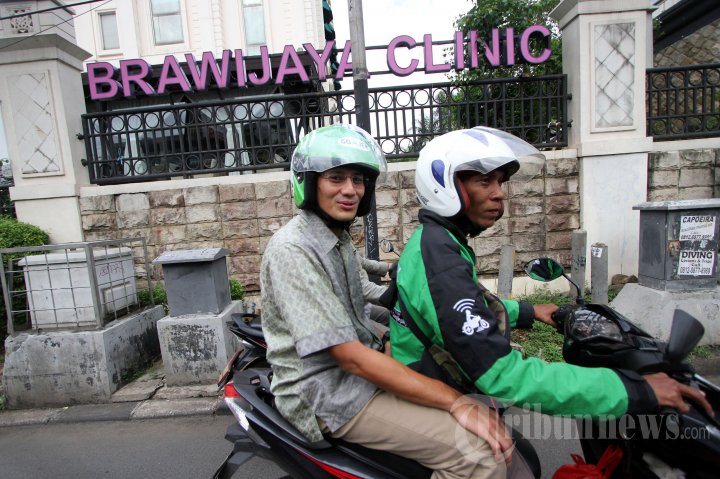 Sandiaga Uno Gunakan Jasa Ojek Terobos Lalu Lintas Jakarta