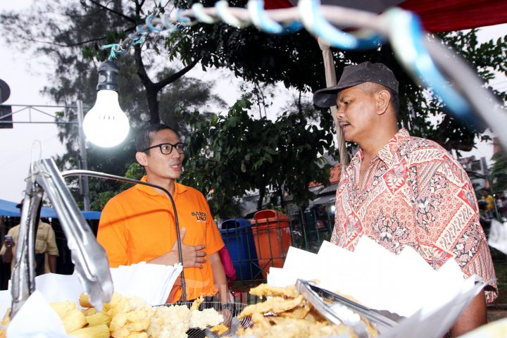Sandiaga Uno Kunjungi PKL Pasar Rebo