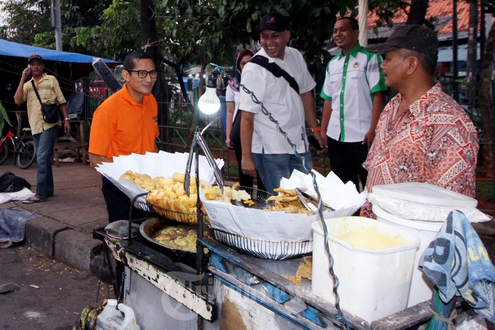 Sandiaga Uno Kunjungi PKL Pasar Rebo