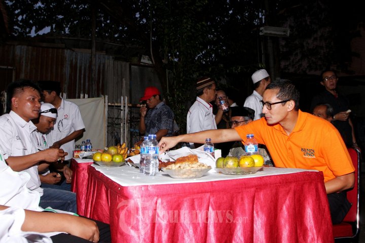 Sandiaga Uno Kunjungi PKL Pasar Rebo