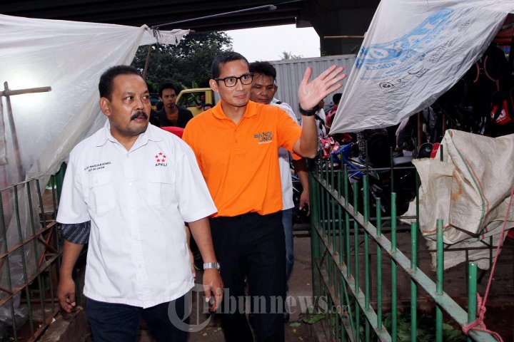 Sandiaga Uno Kunjungi PKL Pasar Rebo