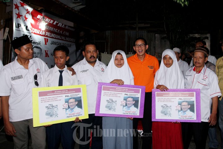 Sandiaga Uno Kunjungi PKL Pasar Rebo
