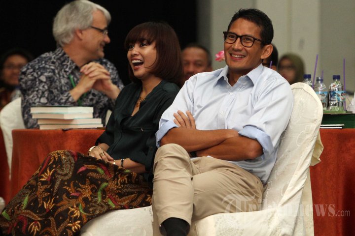 Sandiaga Uno Wakili Keluarga Terima Penghargaan