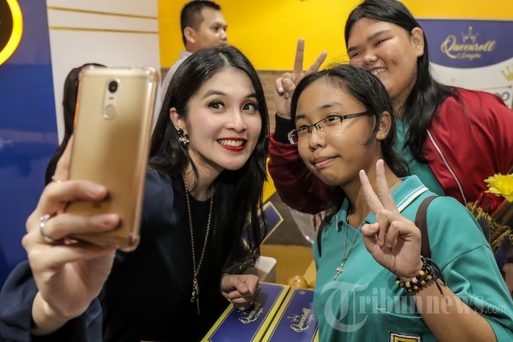 Sandra Dewi buka Toko Kue QUEENROLL