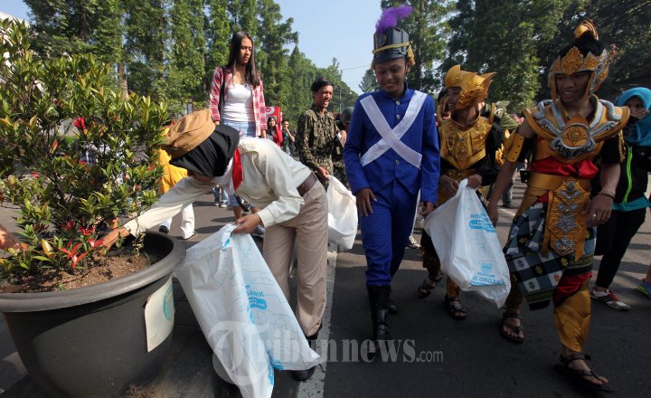 Sanggar Badalohor Kreasi Indonesia Ajak Peduli Sampah