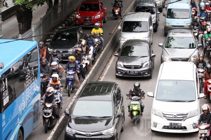 Sanksi Pelanggar Jalur Bus Transjakarta
