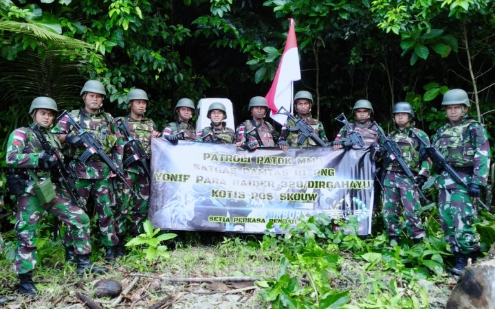 Satgas Pamtas Yonif PR 328/DGH Laksanakan Patroli Patok