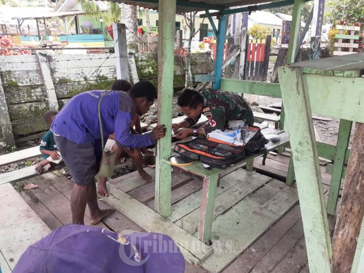 Satgas Yonif 126/KC Layani Pengobatan Gratis