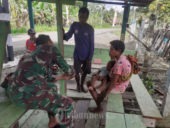 Satgas Yonif 126/KC Layani Pengobatan Gratis