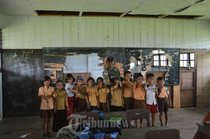Satgas Yonif 406/Candra Kusuma di Papua Angkat Anak Asuh