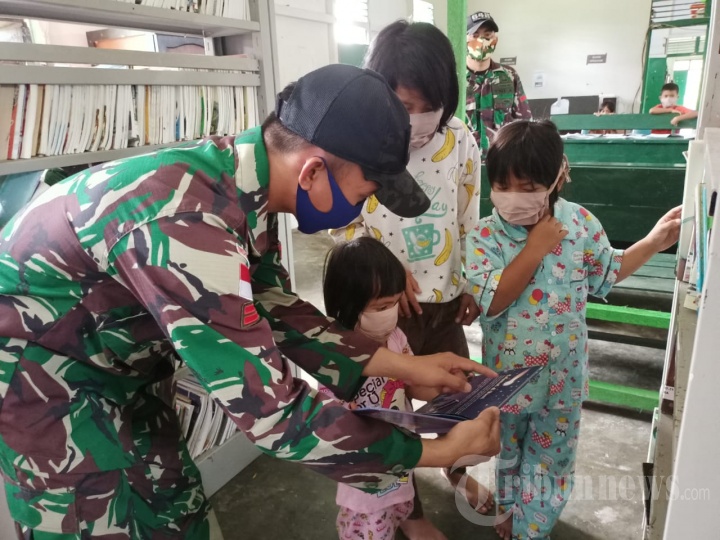 Satgas Yonif 642/Kapuas Dirikan Perpustakaan Mini Bagi Anak-anak
