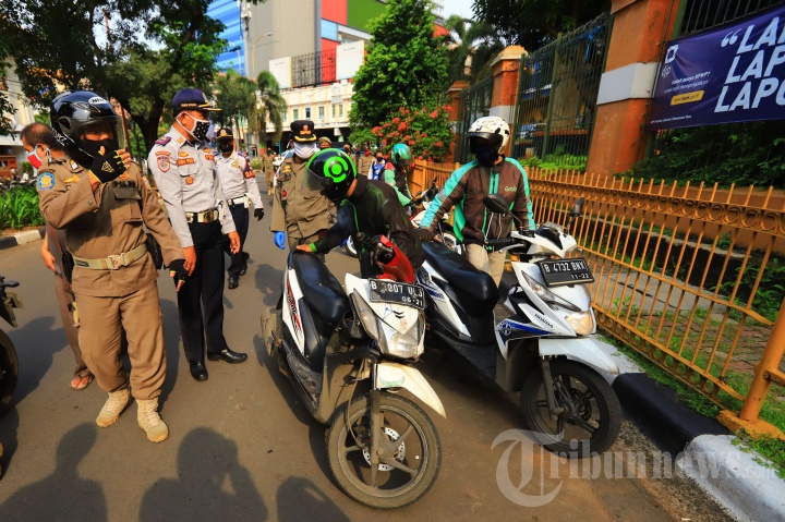 Satpol PP dan Dishub DKI Imbau Warga untuk Tidak Bergerombol