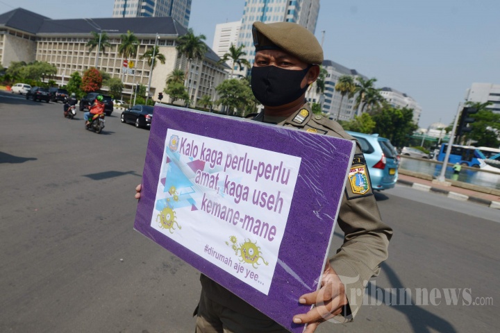 Satpol PP Kampanye Bahaya Covid-19