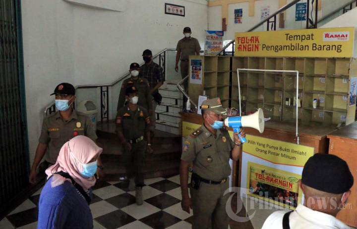 Satpol PP Semarang Segel Swalayan hingga Sunan Kuning