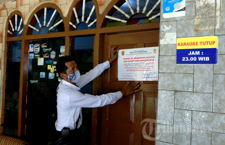 Satpol PP Semarang Segel Swalayan hingga Sunan Kuning