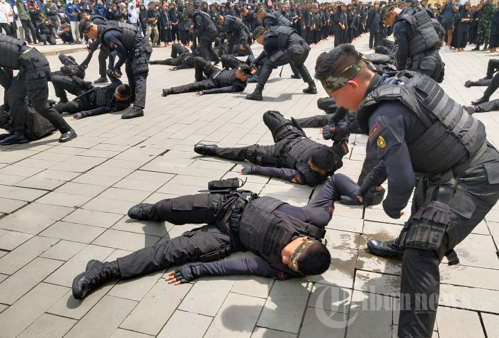 Sebanyak 1.300 Pesilat Ikuti Peringatan Hari Penca Jawa Barat