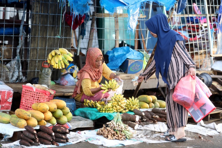 Sebelas Hari Pascagempa, Pasar Baru Mamuju Masih Sepi Pembeli