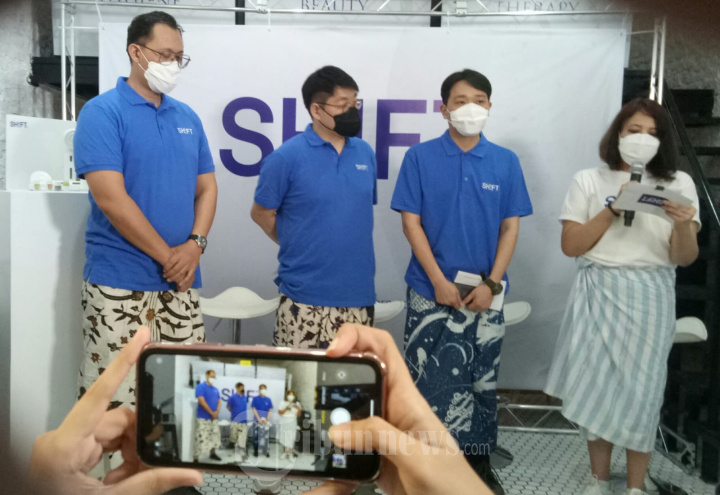 Sehat Melalui Air Bersih Bervitamin. SHIFT Vitamin Shower Device Hadir di Indonesia