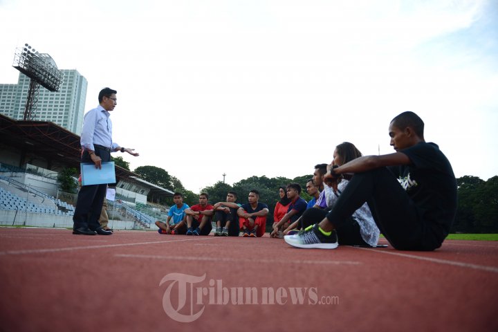 Sekjen PB PASI Melepas Atletil Ke Ajang Singapore Open 2016