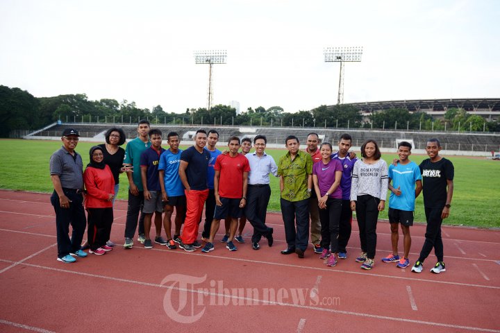 Sekjen PB PASI Melepas Atletil Ke Ajang Singapore Open 2016