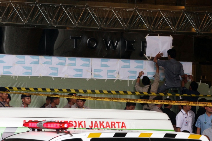 Selasar Dalam Gedung Bursa Efek Runtuh