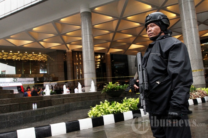 Selasar Dalam Gedung Bursa Efek Runtuh